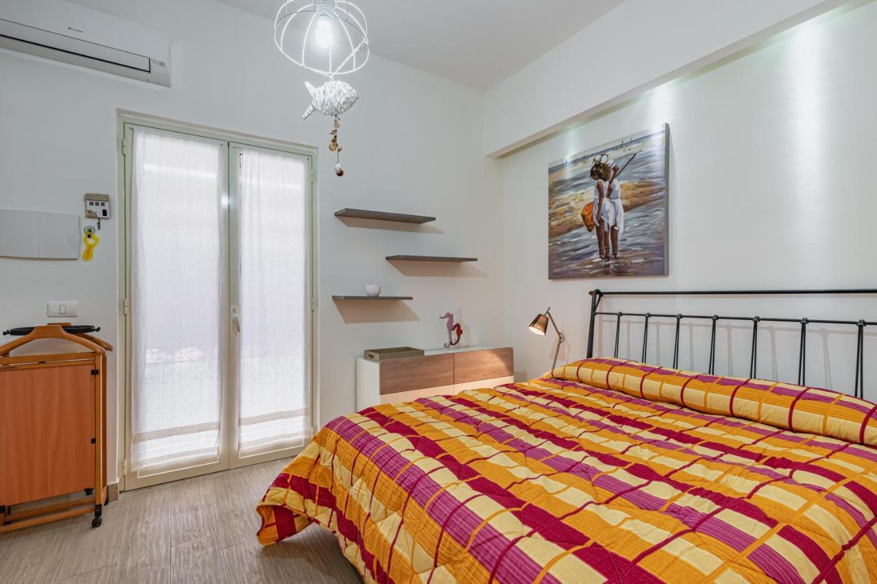 Naxos Bay Flat With Terrace 50 Meters From The Sea Apartamento Giardini Naxos Exterior foto
