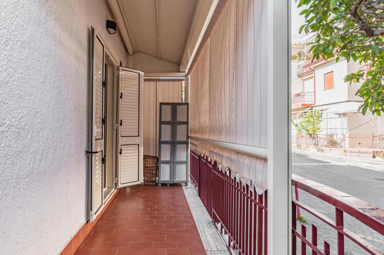 Naxos Bay Flat With Terrace 50 Meters From The Sea Apartamento Giardini Naxos Exterior foto